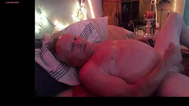 Pussyeat2please online show from 13, 2, 2026