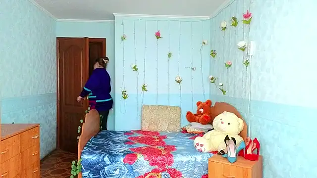 Audrey Aura online show from 9, 10, 2025