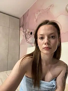 Snapshot of Rosie_Holmes_ chatting on 4, 11, 2025 Rosie Holmes online show from 4, 11, 2025