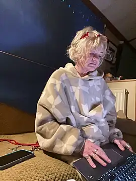 ladyboatlady online show from 2, 2, 2026