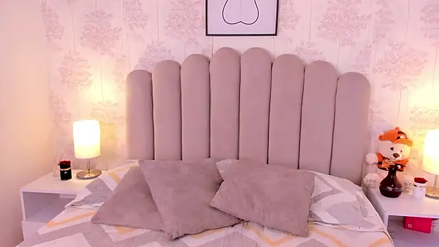 ShaynaHosk online show from 15, 3, 2026