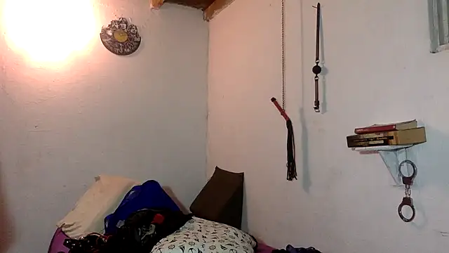 indomitaFox online show from 6, 4, 2026