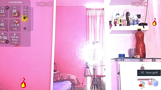 Snapshot of lunagudis chatting on 4, 6, 2026 lunagudis online show from 4, 6, 2026