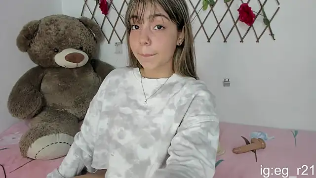 Snapshot of emma_grays2 chatting on 10, 10, 2025 emma grays2 online show from 10, 10, 2025