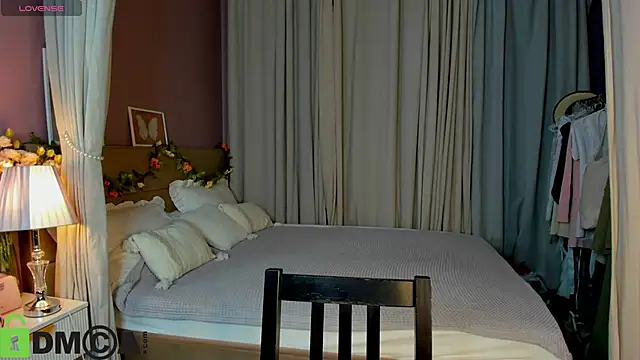 Agnes Wells online show from 2, 11, 2025