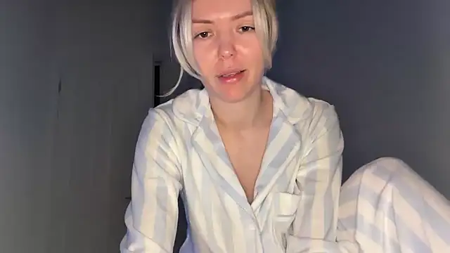 Snapshot of lolableux chatting on 5, 2, 2026 lolableux online show from 5, 2, 2026