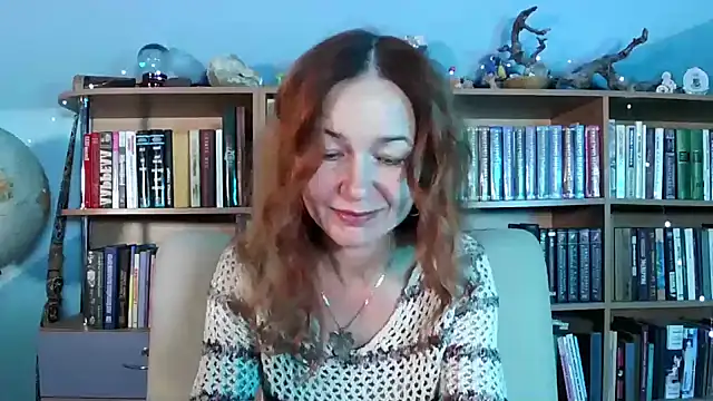 Foxilady357 online show from 4, 12, 2025