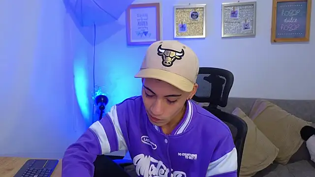 yulian vasquez online show from 22, 11, 2025