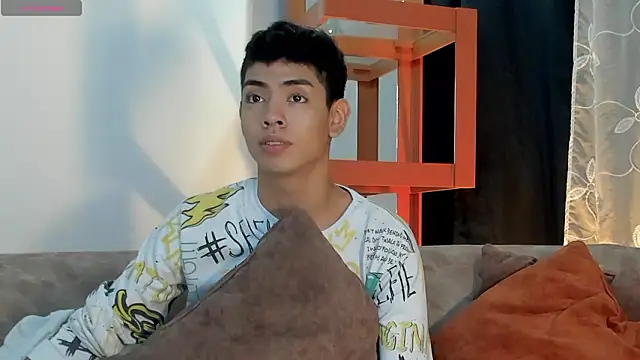 Snapshot of LoganTwink18 chatting on 7, 2, 2026 LoganTwink18 online show from 7, 2, 2026