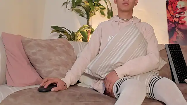 Snapshot of LoganTwink18 chatting on 13, 2, 2026 LoganTwink18 online show from 13, 2, 2026