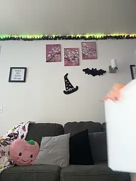 Snapshot of moan4mona chatting on 1, 11, 2025 moan4mona online show from 1, 11, 2025