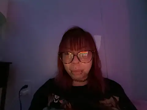 Snapshot of moan4mona chatting on 6, 4, 2026 moan4mona online show from 6, 4, 2026