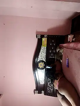 Snapshot of Priyathegirl chatting on 4, 11, 2025 Priyathegirl online show from 4, 11, 2025