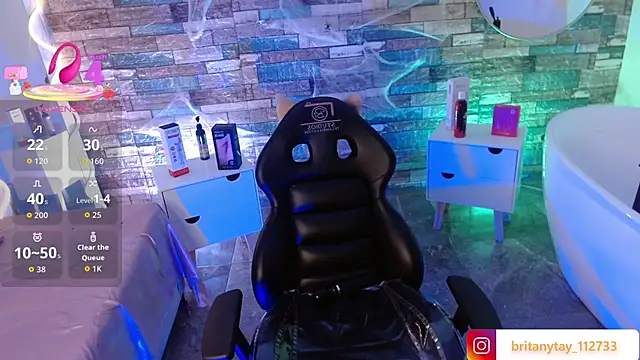 boyfox tay online show from 6, 11, 2025