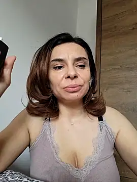 Snapshot of Victoria_Vergara chatting on 5, 3, 2026 Victoria Vergara online show from 5, 3, 2026