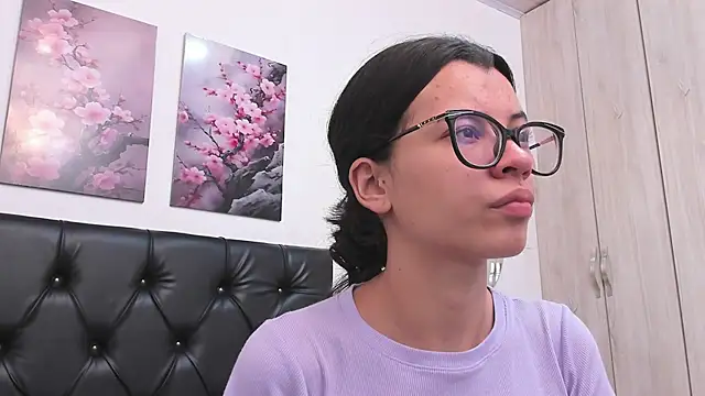 Snapshot of pinky_f00x chatting on 2, 7, 2026 pinky f00x online show from 2, 7, 2026