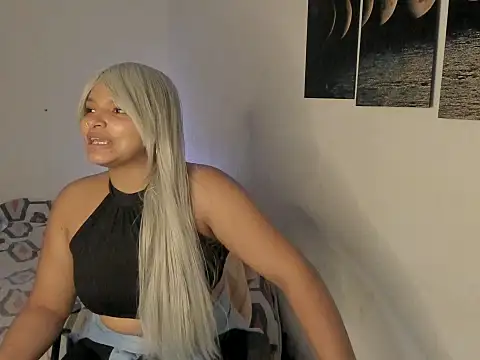 chloe kisses online show from 8, 4, 2026