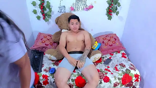 NataliaAndJulliam online show from 5, 11, 2025