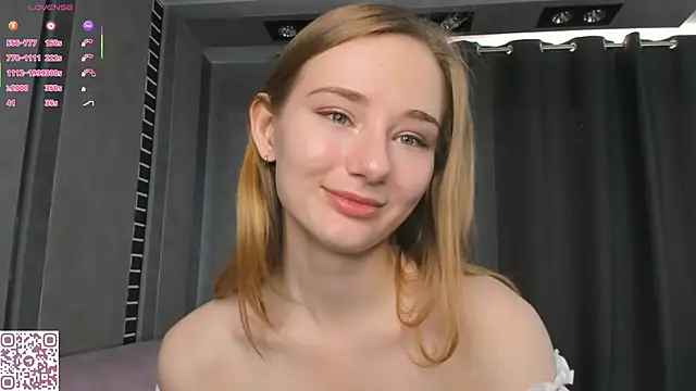 Snapshot of ElvinaRose chatting on 13, 10, 2025 ElvinaRose online show from 13, 10, 2025