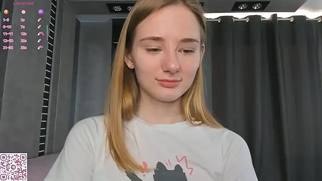 Snapshot of ElvinaRose chatting on 20, 10, 2025 ElvinaRose online show from 20, 10, 2025