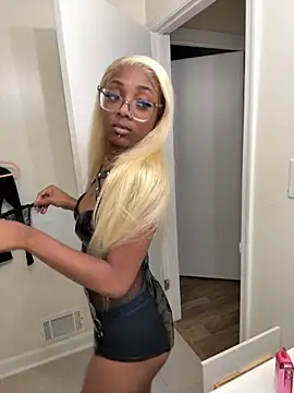 Snapshot of Moxhavix chatting on 15, 11, 2025 Moxhavix online show from 15, 11, 2025