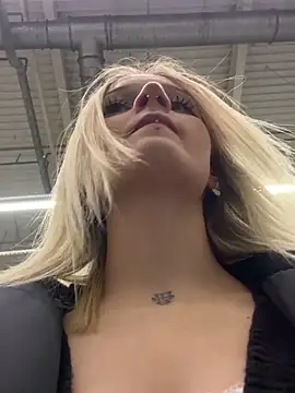 Snapshot of softlyblessed chatting on 4, 11, 2025 softlyblessed online show from 4, 11, 2025