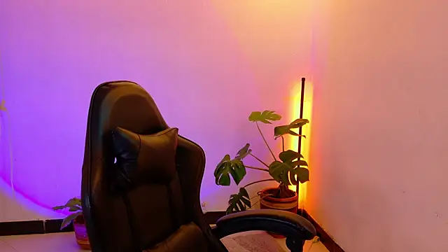 Snapshot of Sarasavage chatting on 15, 7, 2026 Sarasavage online show from 15, 7, 2026