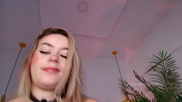 Snapshot of Mariee_rosee chatting on 13, 7, 2026 Mariee rosee online show from 13, 7, 2026