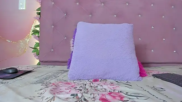 Snapshot of violet_taylor_ chatting on 28, 4, 2026 violet taylor online show from 28, 4, 2026