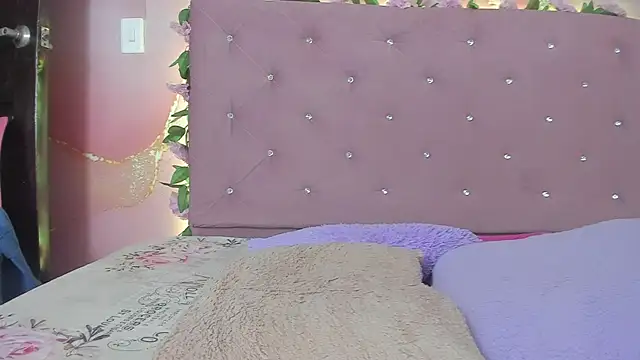 Snapshot of violet_taylor_ chatting on 26, 5, 2026 violet taylor online show from 26, 5, 2026