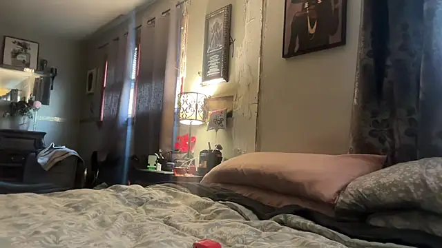 Snapshot of sexyred77713 chatting on 25, 2, 2026 sexyred77713 online show from 25, 2, 2026