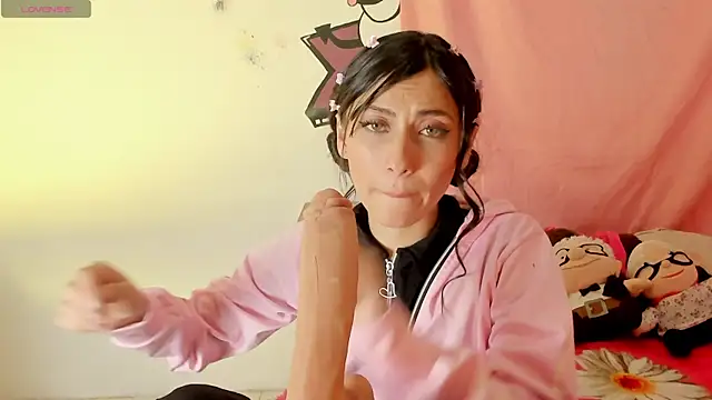 Alanaloiiss  online show from 8, 11, 2025