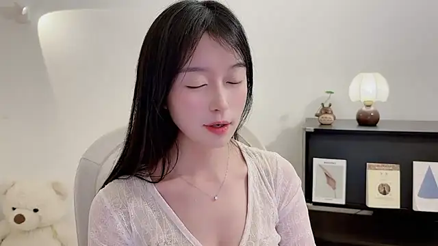 Onechestnut online show from 1, 12, 2025