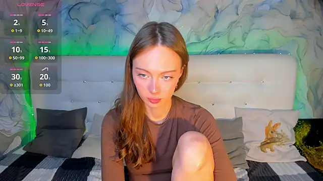 Snapshot of LolaMeddisson chatting on 9, 10, 2025 LolaMeddisson online show from 9, 10, 2025