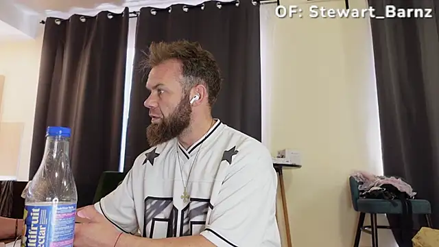 Snapshot of Stewart_Barnz chatting on 5, 5, 2026 Stewart Barnz online show from 5, 5, 2026
