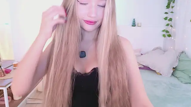 Snapshot of milaa_sun chatting on 9, 8, 2026 milaa sun online show from 9, 8, 2026