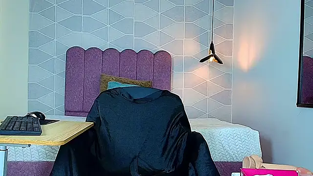 Aly Loving online show from 26, 11, 2025