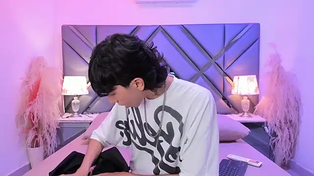 Milan LewisS online show from 2, 3, 2026