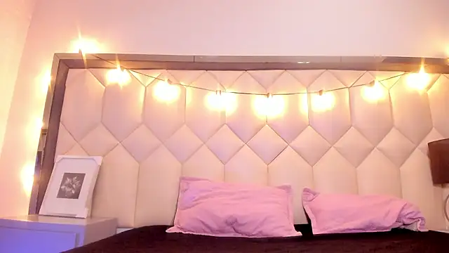 Scarletbigbug online show from 12, 2, 2026