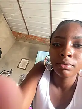 Snapshot of britanyxxs chatting on 1, 12, 2025 britanyxxs online show from 1, 12, 2025