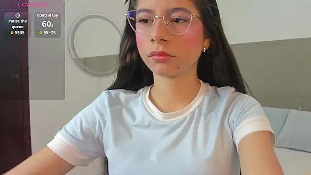 Snapshot of carlina_15 chatting on 9, 2, 2026 carlina 15 online show from 9, 2, 2026