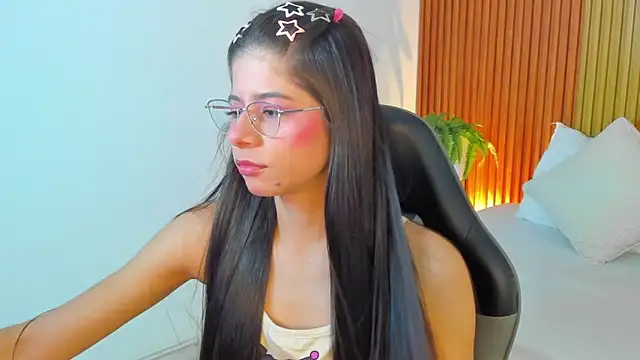 Snapshot of carlina_15 chatting on 10, 5, 2026 carlina 15 online show from 10, 5, 2026
