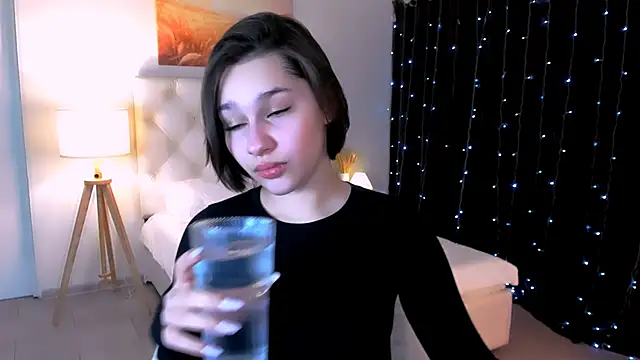 KimClarks  online show from 17, 2, 2026