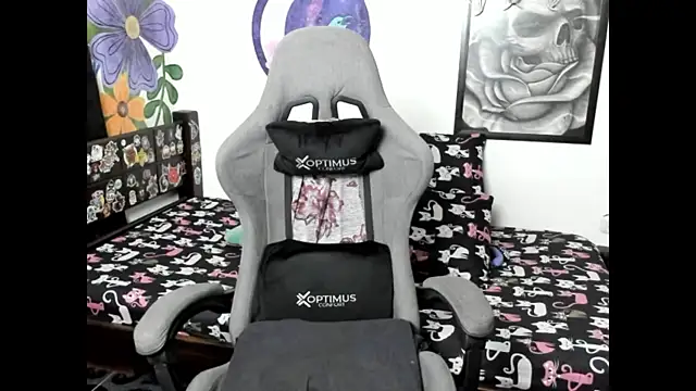 Snapshot of Luna0ciaran chatting on 27, 10, 2025 Luna0ciaran online show from 27, 10, 2025