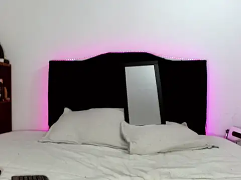 Snapshot of x_isabella_x chatting on 7, 11, 2025 x isabella x online show from 7, 11, 2025