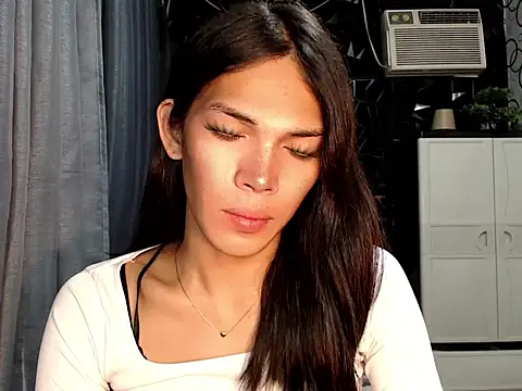 ladyhotcuming online show from 15, 6, 2026