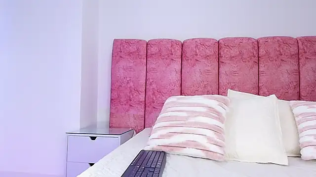 emmacurvy online show from 14, 11, 2025