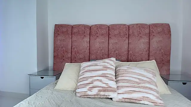 emmacurvy online show from 25, 11, 2025