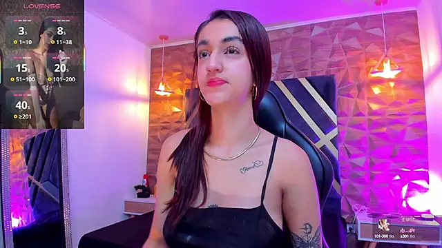 Snapshot of LexiVie_ chatting on 4, 10, 2025 LexiVie online show from 4, 10, 2025