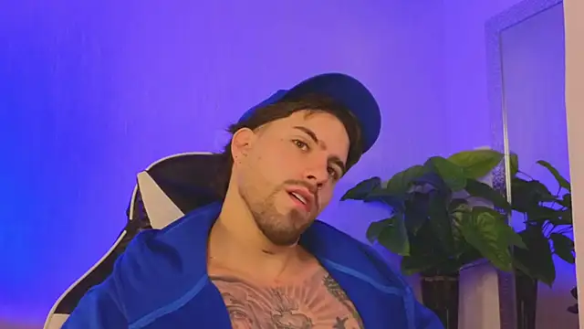 Snapshot of Ades_Lowe chatting on 22, 12, 2025 Ades Lowe online show from 22, 12, 2025